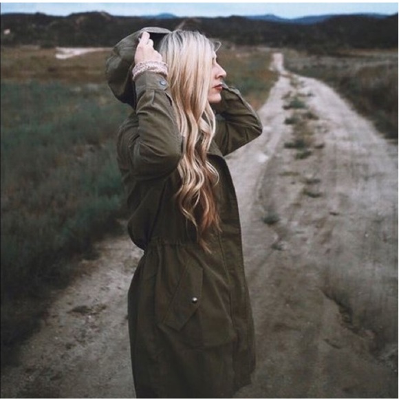 Banana Republic Military Park in Olive Green - Picture 3 of 16